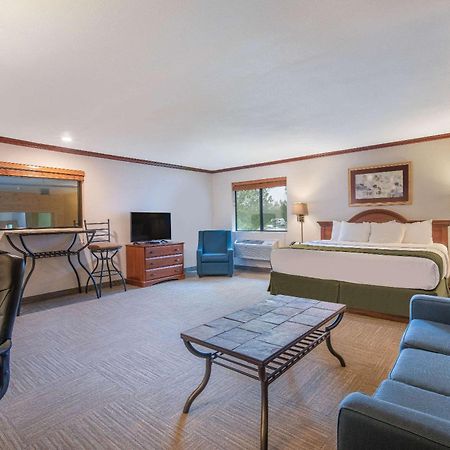 Days Inn By Wyndham Mitchell Sd Bagian luar foto