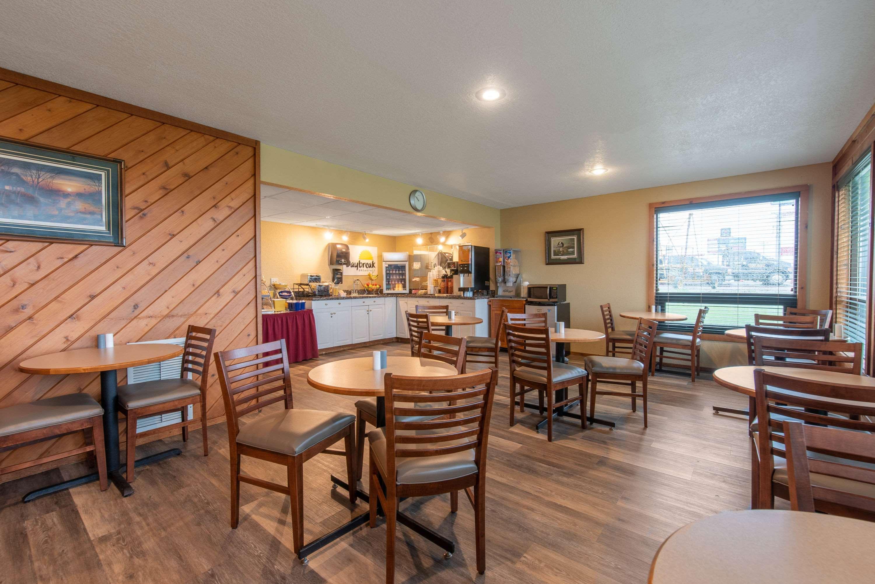 Days Inn By Wyndham Mitchell Sd Bagian luar foto