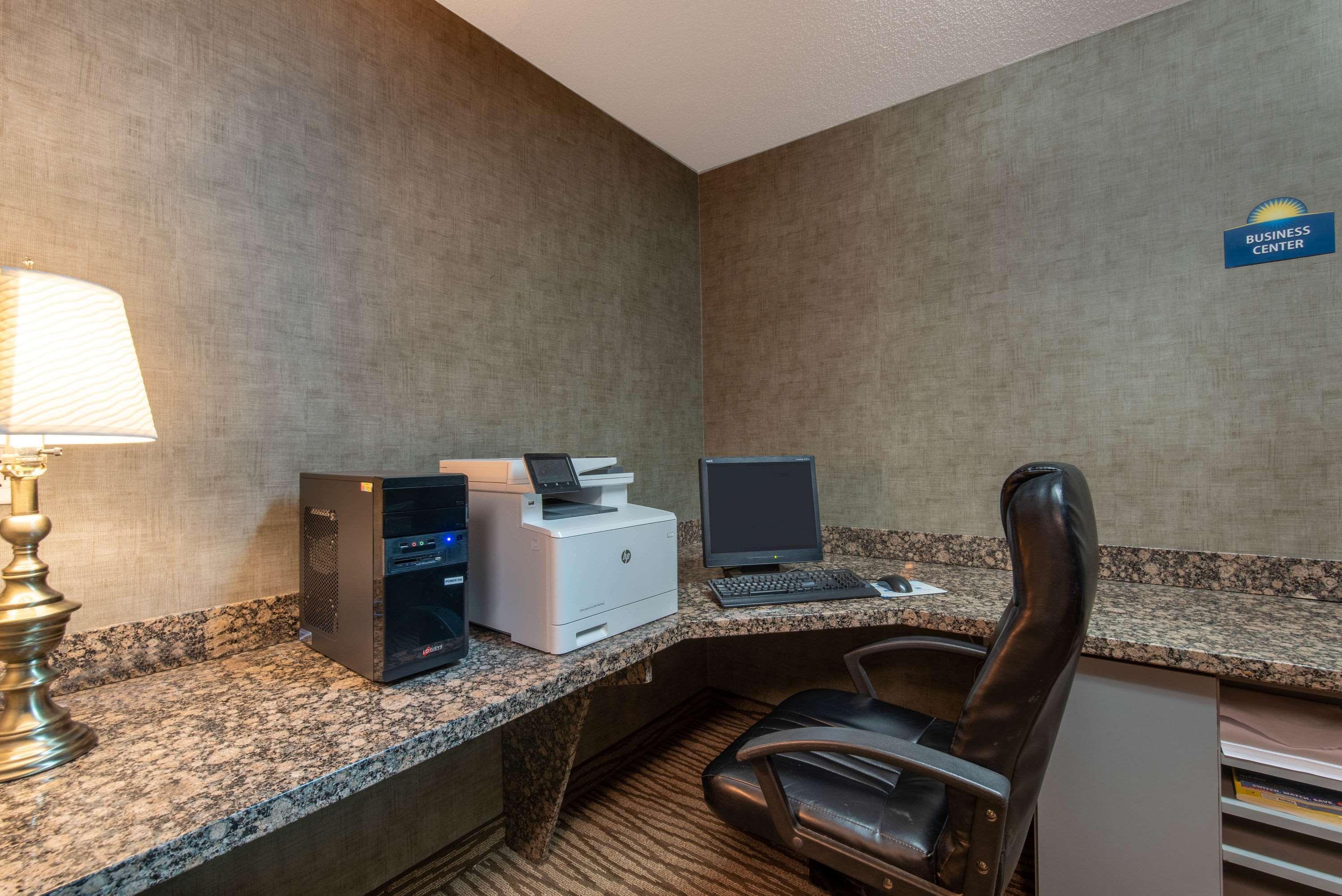 Days Inn By Wyndham Mitchell Sd Bagian luar foto