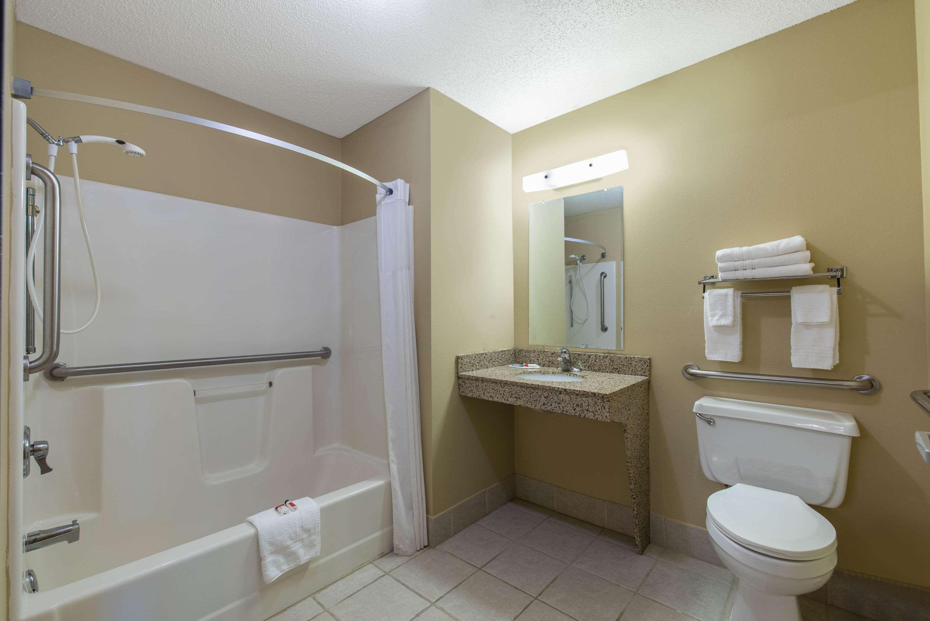 Days Inn By Wyndham Mitchell Sd Bagian luar foto