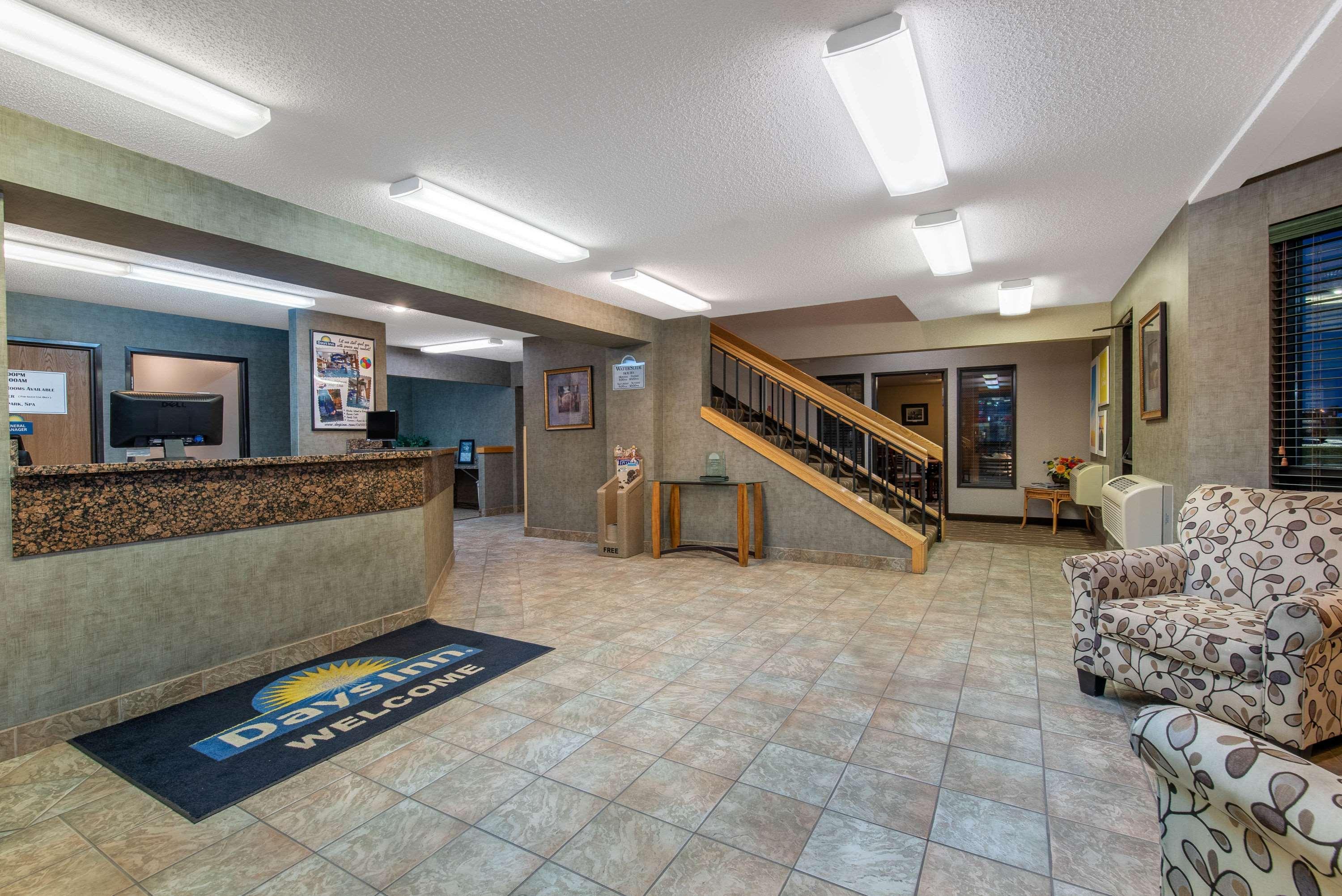 Days Inn By Wyndham Mitchell Sd Bagian luar foto