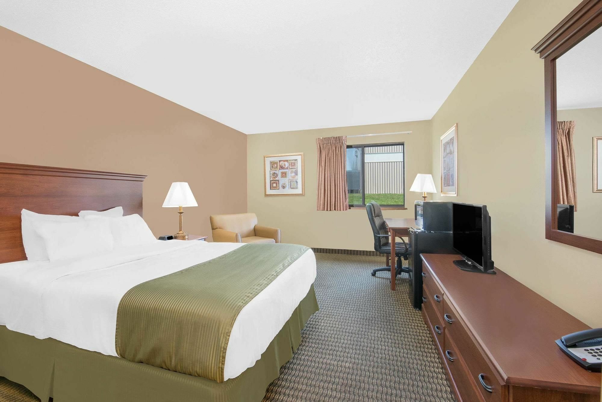 Days Inn By Wyndham Mitchell Sd Bagian luar foto